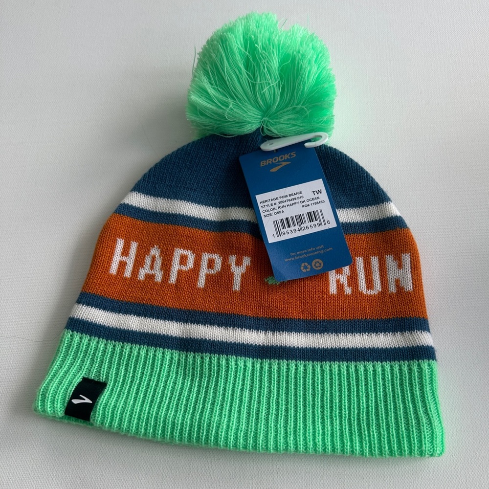 Brooks boy’s Winter Hat Heritage pom Beanie Knit HAPPY RUNNING Fleece Green.
.